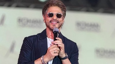 Shah Rukh Khan: "నా భర్త కంటే నిన్నే ఎక్కువ ప్రేమిస్తున్నా".. మంగళూరు ఈవెంట్లో షారుఖ్కు లేడీ ఫ్యాన్ ప్రపోజల్.. వీడియో Shah Rukh Khan: "నా భర్త కంటే నిన్నే ఎక్కువ ప్రేమిస్తున్నా".. మంగళూరు ఈవెంట్లో షారుఖ్కు లేడీ ఫ్యాన్ ప్రపోజల్.. వీడియో