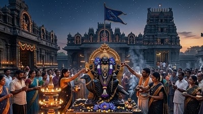 Shani Trayodashi: శని త్రయోదశి మహత్యం.. నేడు ఈ 5 రాశుల వారికి ప్రత్యేక శుభ ఫలితాలు! Shani Trayodashi: శని త్రయోదశి మహత్యం.. నేడు ఈ 5 రాశుల వారికి ప్రత్యేక శుభ ఫలితాలు!
