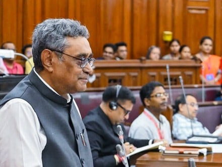 অর্থমন্ত্রী জানান, খুব শীঘ্রই রাজ্যের বিভিন্ন দপ্তরের আর্থিক লেনদেন ও দুর্নীতির খতিয়ান প্রকাশ করে একটি শ্বেতপত্র আনা হবে।