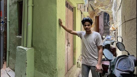 Amaan appears, descending the stairs and heading to work in Gali Garaiya near Jama Masjid, where he works as a “shoker repairer.” In his early twenties, he has spent his entire life in this tiny street. (HT Photo)