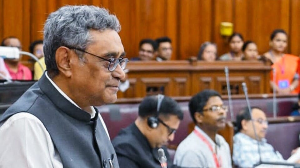 অর্থমন্ত্রী জানান, খুব শীঘ্রই রাজ্যের বিভিন্ন দপ্তরের আর্থিক লেনদেন ও দুর্নীতির খতিয়ান প্রকাশ করে একটি শ্বেতপত্র আনা হবে। (Utpal Sarkar )