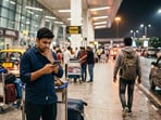 A man shared how he recovered  <span class='webrupee'>₹</span>2,000 after allegedly being scammed by a stranger outside Mumbai airport.