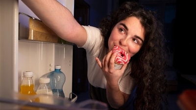 Stop overeating your desserts after dinner. (Picture credit: Freepik ) Stop overeating your desserts after dinner. (Picture credit: Freepik )