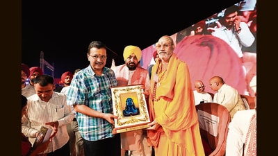AAP national convener Arvind Kejriwal and Punjab chief minister Bhagwant Mann attending ‘Ek Sham Bhagwan Shivji Ke Naam’ event in Amritsar on Saturday. (HT Photo) AAP national convener Arvind Kejriwal and Punjab chief minister Bhagwant Mann attending ‘Ek Sham Bhagwan Shivji Ke Naam’ event in Amritsar on Saturday. (HT Photo)