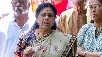 মেধার দাবি, ব্রাহ্মণ সম্প্রদায়ের হওয়ায় একটি সরকারি অনুষ্ঠানে তাঁকে প্রথম সারিতে বসতে বাধা দেওয়া হয়েছে। (ANI Video Grab) মেধার দাবি, ব্রাহ্মণ সম্প্রদায়ের হওয়ায় একটি সরকারি অনুষ্ঠানে তাঁকে প্রথম সারিতে বসতে বাধা দেওয়া হয়েছে। (ANI Video Grab)