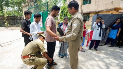 మహారాష్ట్ర టెట్ పేపర్ లీక్..! (Representative Image) మహారాష్ట్ర టెట్ పేపర్ లీక్..! (Representative Image)