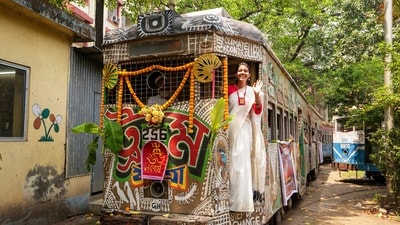 কলকাতায় ট্রামকে পুনরুজ্জীবিত করতে মরিয়া বিজেপি সরকার। (ফাইল ছবি, সৌজন্যে পিটিআই) কলকাতায় ট্রামকে পুনরুজ্জীবিত করতে মরিয়া বিজেপি সরকার। (ফাইল ছবি, সৌজন্যে পিটিআই)
