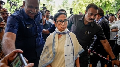 বিচার চেয়ে শুভেন্দু অধিকারীর পুলিশের দ্বারস্থ হল মমতা বন্দ্যোপাধ্যায়ের তৃণমূল কংগ্রেস। (ফাইল ছবি, সৌজন্যে পিটিআই) বিচার চেয়ে শুভেন্দু অধিকারীর পুলিশের দ্বারস্থ হল মমতা বন্দ্যোপাধ্যায়ের তৃণমূল কংগ্রেস। (ফাইল ছবি, সৌজন্যে পিটিআই)