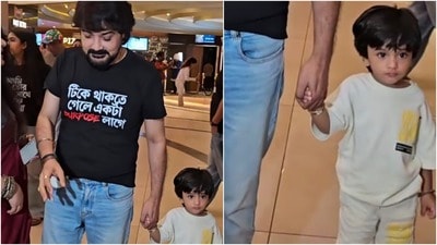 প্রসেনজিতের হাত ধরে থাকা এই খুদেকে চিনলেন?