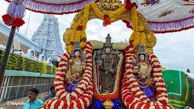 ముత్యపు కవచంలో భక్తులను మురిపించిన శ్రీ మలయప్పస్వామి… ముత్యపు కవచంలో భక్తులను మురిపించిన శ్రీ మలయప్పస్వామి…
