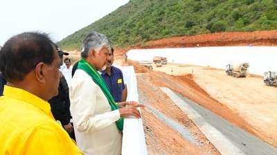వెలిగొండ ప్రాజెక్ట్ వద్ద సీఎం చంద్రబాబు వెలిగొండ ప్రాజెక్ట్ వద్ద సీఎం చంద్రబాబు