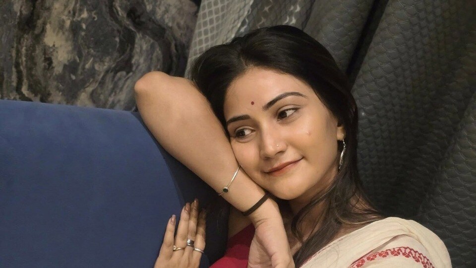 মায়ের মৃত্যুবার্ষিকীতে আবেগঘন কৌশাম্বি