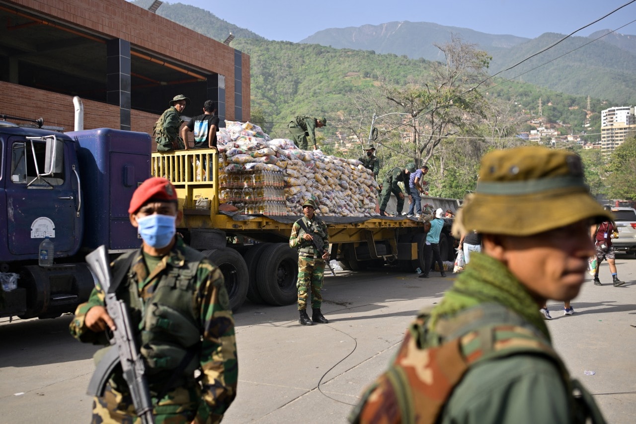 Venezuelan military distributed aid in La Guaira on Friday. Venezuelan military distributed aid in La Guaira on Friday.