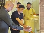 Tyrese Gibson worships Lord Ganesha and Lord Shiva during Indian visit. Tyrese Gibson worships Lord Ganesha and Lord Shiva during Indian visit.