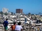 Rescuers, volunteers and residents search for survivors on the rubble of collapsed buildings in Caraballeda, La Guaira state. MIGUEL MEDINA/Pool via REUTERS