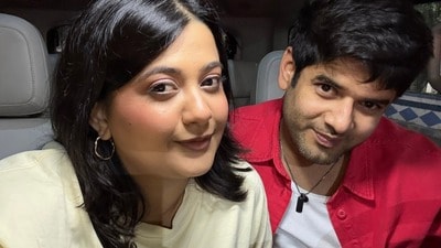 ‘নাক গলাবেন না..',বিবাহবার্ষিকীতেও উদয়কে 'খোঁটা' অনামিকার! নেটিজেনকে শেখালেন সবক