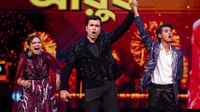‘জিরো থেকে চ্যাম্পিয়ন’, সারেগামাপা-র ট্রফি জিতে চোখে জল আয়ুষের, কত টাকা পেল সে? ‘জিরো থেকে চ্যাম্পিয়ন’, সারেগামাপা-র ট্রফি জিতে চোখে জল আয়ুষের, কত টাকা পেল সে?