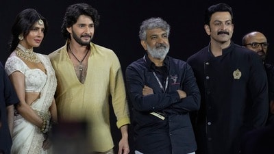 వారణాసి స్టోరీ లీక్ చేసిన రాజమౌళి వారణాసి స్టోరీ లీక్ చేసిన రాజమౌళి