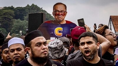 Over three years into the job that Anwar Ibrahim coveted for so long, the walls are closing in on the veteran of Malaysian politics. (Getty)
