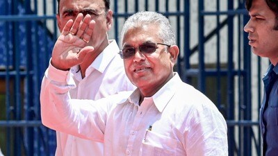 দিলীপ ঘোষ স্পষ্ট ভাষায় জানিয়ে দিয়েছেন, ফুটপাত, রাস্তা কিংবা রেল প্ল্যাটফর্ম ব্যবসার জায়গা নয়। দিলীপ ঘোষ স্পষ্ট ভাষায় জানিয়ে দিয়েছেন, ফুটপাত, রাস্তা কিংবা রেল প্ল্যাটফর্ম ব্যবসার জায়গা নয়।