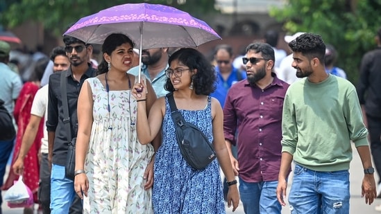 Gram it: Delhi recorded an extreme temperature of 51.3°C on Sunday! Residents who stepped out of their homes carried umbrellas to be able to walk inside the Red Fort complex. But, the heatwave is not here to stay as per the Indian Meteorological Department (IMD). (Photo: Sanchit Khanna/HT)