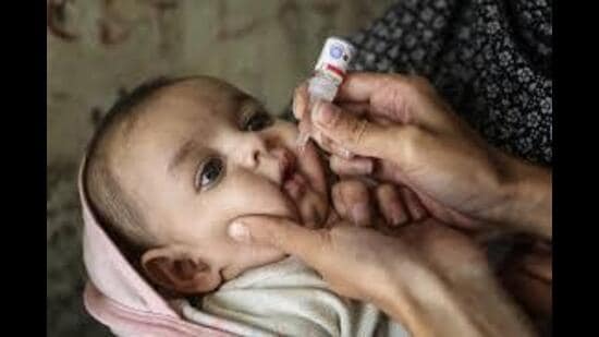 The Pulse Polio campaign will continue over the next few days through house-to-house visits as part of the district’s effort. (HT File)