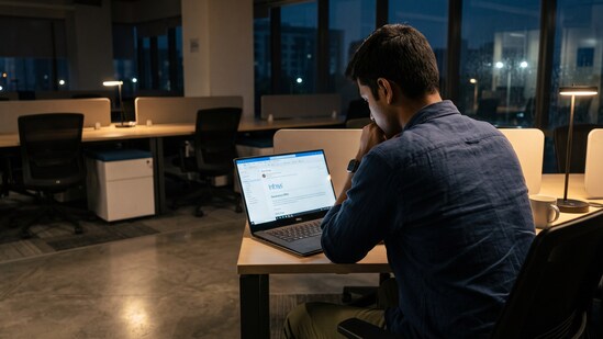 A techie with 3 years’ experience seeks advice after being forced to choose between severance and app support. (Representational image/Gemini AI generated)