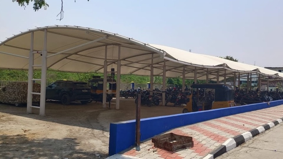 <p>కంభం మరియు దాని పరిసర ప్రాంతాల్లో వ్యవసాయంపై ఆధారపడి జీవించే రైతులు ఎక్కువగా ఉంటారని, అందుకే ఈ ప్రాంత ప్రాధాన్యతను, రైతుల శ్రమను గౌరవిస్తూ ఈ ఒంగోలు గిత్తల ప్రతిమలను ప్రత్యేకంగా రూపొందించినట్లు రైల్వే అధికారులు వెల్లడించారు. </p><h2> </h2>