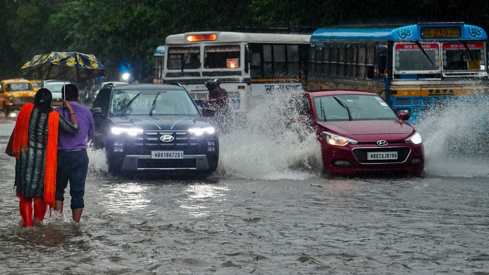 বর্ষা এসে গেলেও দক্ষিণ-পশ্চিম মৌসুমী বায়ু দুর্বল আছে। তবে ভারী বৃষ্টি হবে নয়া সপ্তাহে। (ছবি সৌজন্যে পিটিআই)