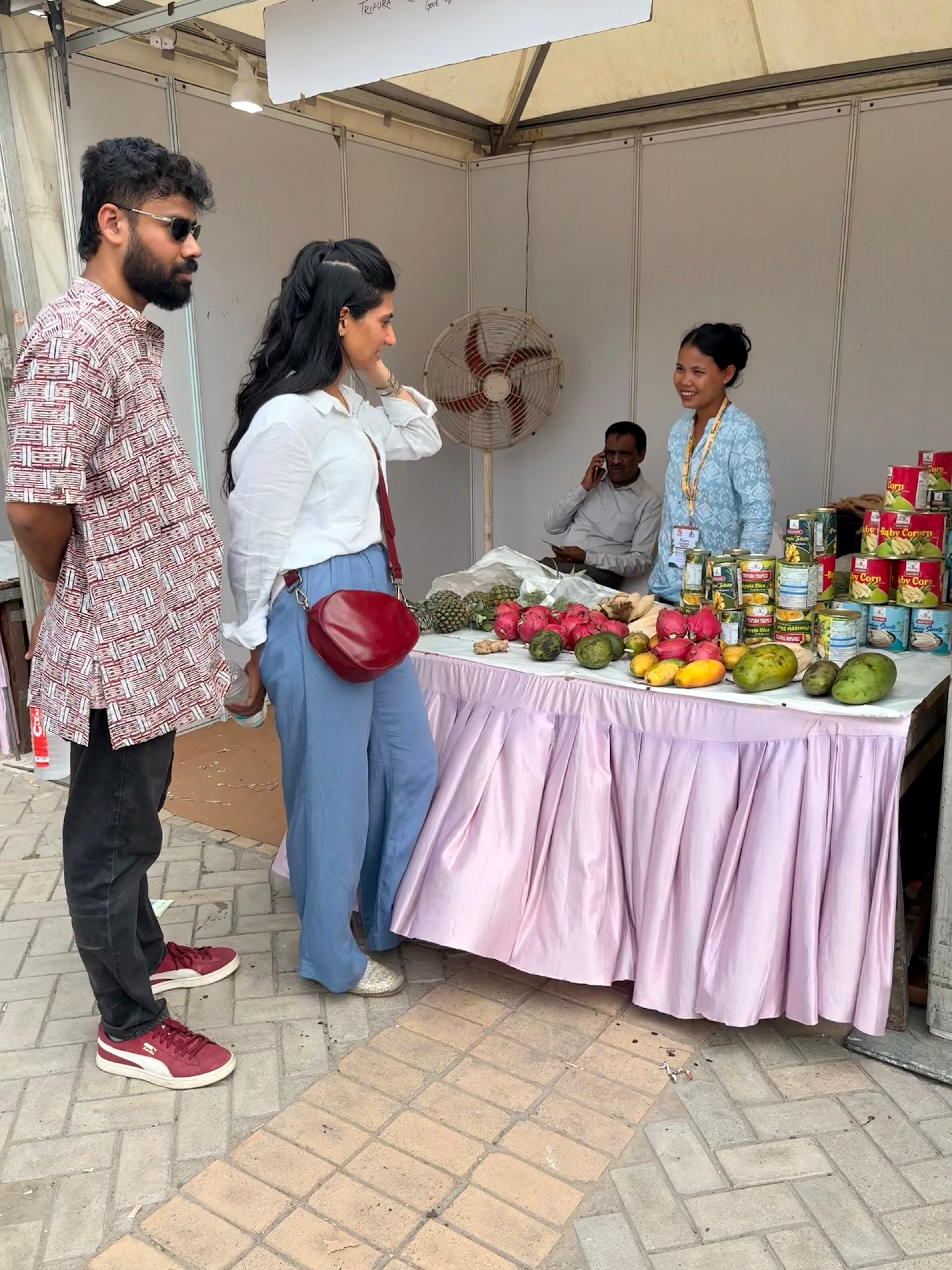 Visitors are exploring stalls offering fruit squashes and juices. (Photo: Anshita Jain/HT) Visitors are exploring stalls offering fruit squashes and juices. (Photo: Anshita Jain/HT)