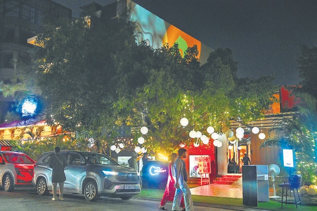 A variety of cafes and restaurants have come up in Noida 104, once a quiet residential neighbourhood. (Sunil Ghosh/HT Photo) A variety of cafes and restaurants have come up in Noida 104, once a quiet residential neighbourhood. (Sunil Ghosh/HT Photo)