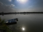  A view of the Yamuna River as the water level rises near Wazirabad and Sonia Vihar following increased inflow, in New Delhi, India, on June 24,(HT Photo/Arvind Yadav)