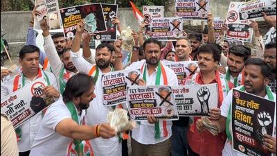Students’ organisations hold protests in Pune over TET paper leak Students’ organisations hold protests in Pune over TET paper leak