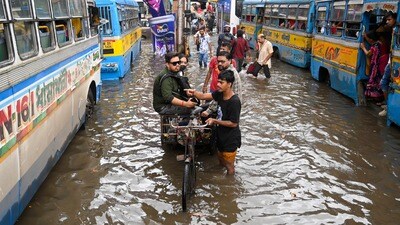 কলকাতা-সহ দক্ষিণবঙ্গের একাধিক জেলায় বৃষ্টির সম্ভাবনা থাকায় সাময়িক স্বস্তির আশা দেখাচ্ছে আলিপুর আবহাওয়া দফতর। কলকাতা-সহ দক্ষিণবঙ্গের একাধিক জেলায় বৃষ্টির সম্ভাবনা থাকায় সাময়িক স্বস্তির আশা দেখাচ্ছে আলিপুর আবহাওয়া দফতর।