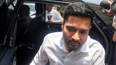 বিদেশে চিকিৎসার উদ্দেশ্যে যাওয়ার অনুমতি চেয়ে করা মামলার দ্রুত শুনানির আবেদন নিয়ে ফের কলকাতা হাই কোর্টের দ্বারস্থ হলেন তৃণমূল কংগ্রেসের সর্বভারতীয় সাধারণ সম্পাদক অভিষেক বন্দ্যোপাধ্যায়। (PTI) বিদেশে চিকিৎসার উদ্দেশ্যে যাওয়ার অনুমতি চেয়ে করা মামলার দ্রুত শুনানির আবেদন নিয়ে ফের কলকাতা হাই কোর্টের দ্বারস্থ হলেন তৃণমূল কংগ্রেসের সর্বভারতীয় সাধারণ সম্পাদক অভিষেক বন্দ্যোপাধ্যায়। (PTI)