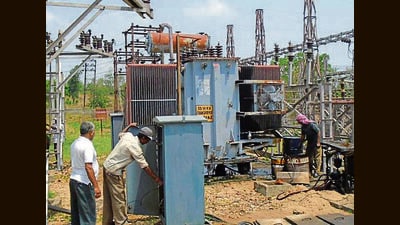 Residents allege repeated complaints about oil leakage to PSPCL went unheeded. (HT File) Residents allege repeated complaints about oil leakage to PSPCL went unheeded. (HT File)