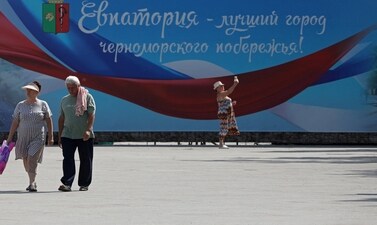 People walk along a street after local authorities in Crimea announced a state of emergency on the peninsula to deal with economic issues, amid the Russia-Ukraine conflict in the Black Sea resort city of Yevpatoriya, Crimea on June 26. (Reuters) People walk along a street after local authorities in Crimea announced a state of emergency on the peninsula to deal with economic issues, amid the Russia-Ukraine conflict in the Black Sea resort city of Yevpatoriya, Crimea on June 26. (Reuters)