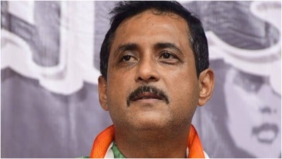 সারেগামাপা-র ফাইনালে বিশেষ অতিথি হিসেবে উপস্থিত ছিলেন বিজেপি বিধায়ক সজল ঘোষ। সারেগামাপা-র ফাইনালে বিশেষ অতিথি হিসেবে উপস্থিত ছিলেন বিজেপি বিধায়ক সজল ঘোষ।