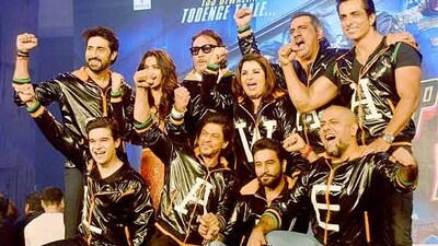 The entire team of Farah Khan's Happy New Year. The entire team of Farah Khan's Happy New Year.