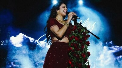 Jasmine Sandlas started her singing career with the song Muskan in 2008. Jasmine Sandlas started her singing career with the song Muskan in 2008.