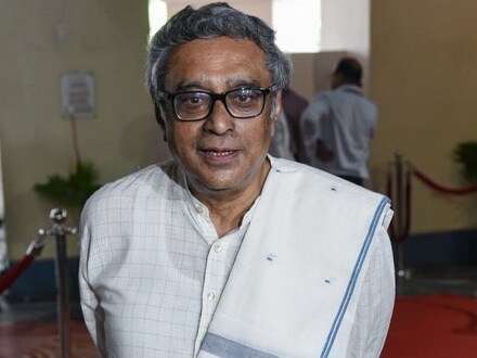 স্বপন দাশগুপ্ত বলেন, 'সারা ভারত আজ পশ্চিমবঙ্গের দিকে তাকিয়ে আছে।'