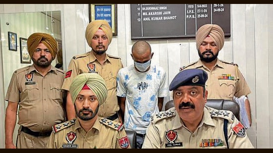 After securing a three-day police remand, police raided Meerut and recovered the entire stolen gold weighing 28 grams. (HT File)
