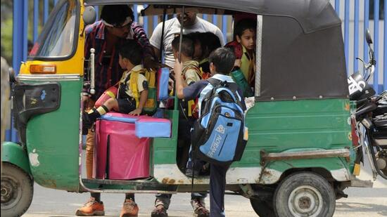 In an order, the district basic education officer of Gautam Budh Nagar, has revised the timings for students of classes 1 to 8 to 7:00 am to 12:00 pm with immediate effect. (HT Archive)