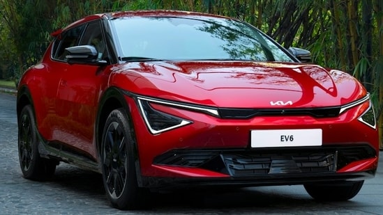 The policy also introduces purchase incentives for vehicle categories that will be mandatorily electrified over the next two years, with only electric three-wheelers and N1 category light goods vehicles to be registered from January 1, 2027, followed by only electric two-wheelers from April 1, 2028. (HT)