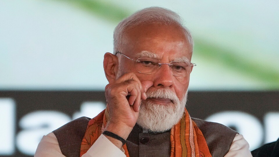 প্রধানমন্ত্রী নরেন্দ্র মোদীর মন্ত্রিসভায় বড়সড় রদবদলের জল্পনা ফের তুঙ্গে।