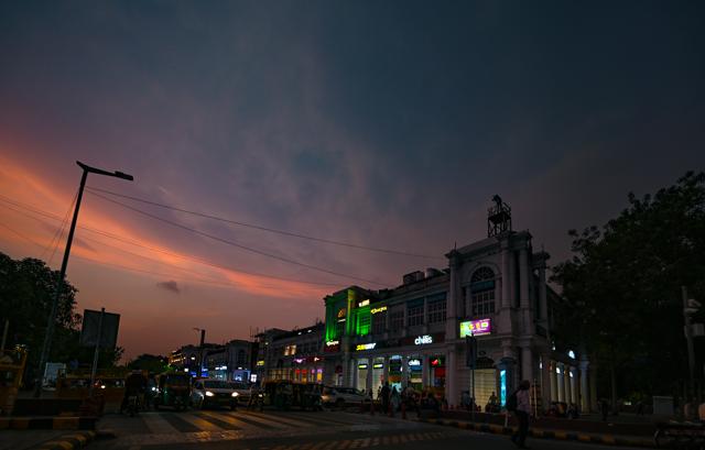 The city recorded a maximum of 42.4°C and a second consecutive heatwave day before evening thunderstorms brought a temporary dip in temperatures. (RAJ K RAJ /HT PHOTO) The city recorded a maximum of 42.4°C and a second consecutive heatwave day before evening thunderstorms brought a temporary dip in temperatures. (RAJ K RAJ /HT PHOTO)