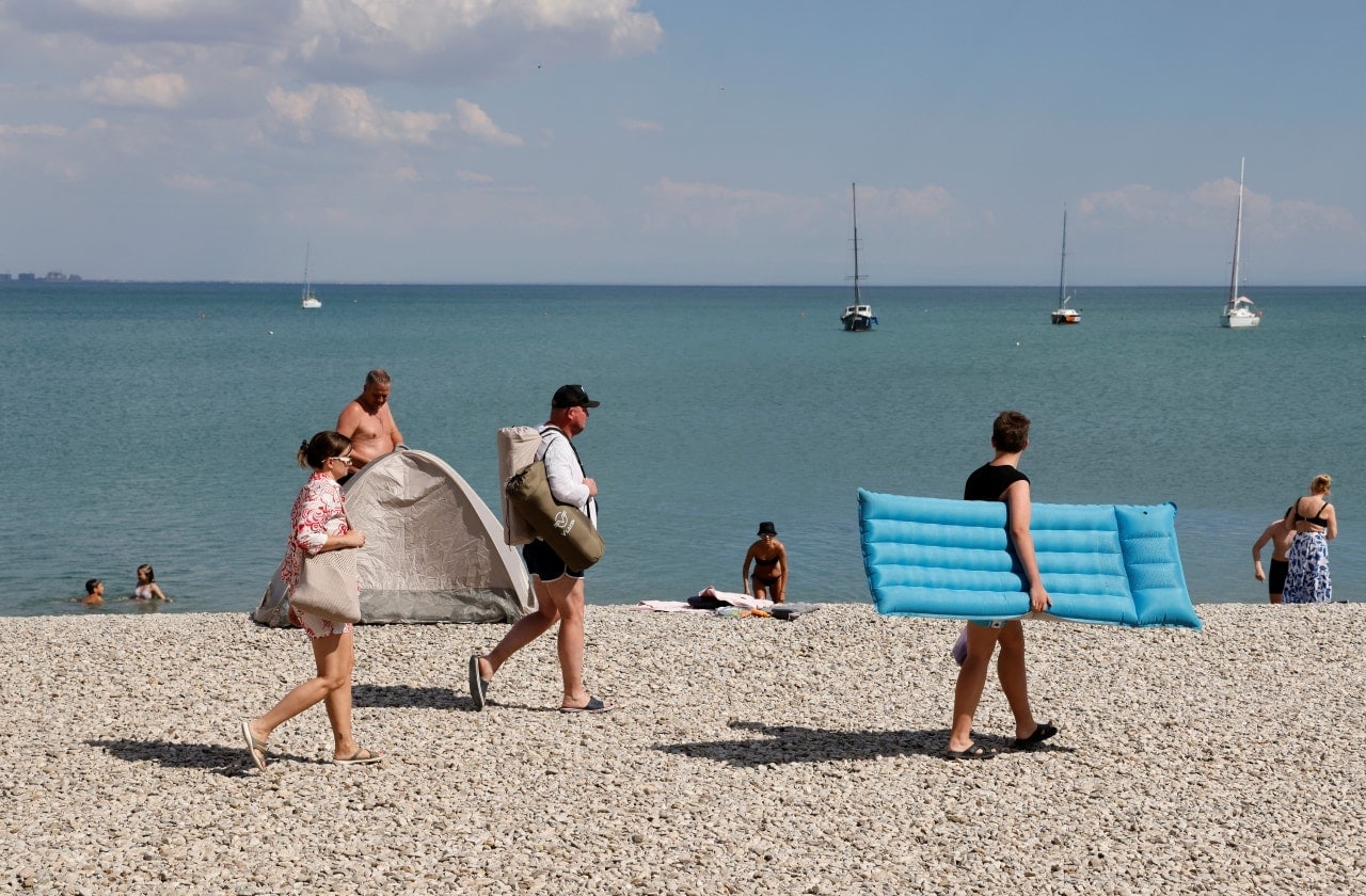 Summer tourism bookings in Crimea have plunged. Summer tourism bookings in Crimea have plunged.