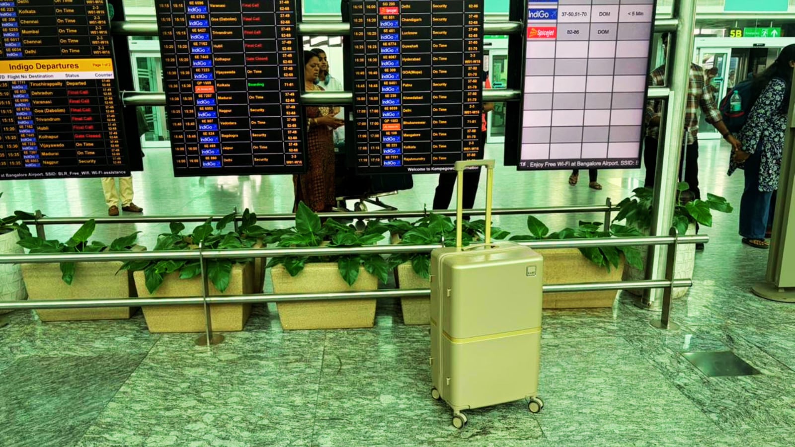 Rare Rabbit Tony suitcase at the airport (Hindustan Times) Rare Rabbit Tony suitcase at the airport (Hindustan Times)