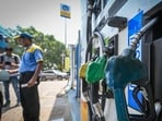 A petrol pump attendant fills fuel in a vehicle at a petrol station in New Delhi. (Hindustan Time File/Sanchit Khanna)