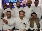 Congress Working Committee (CWC) member Vijay Inder Singla Interacting with a media in Bathinda on Monday. (Sanjeev Kumar/HT)